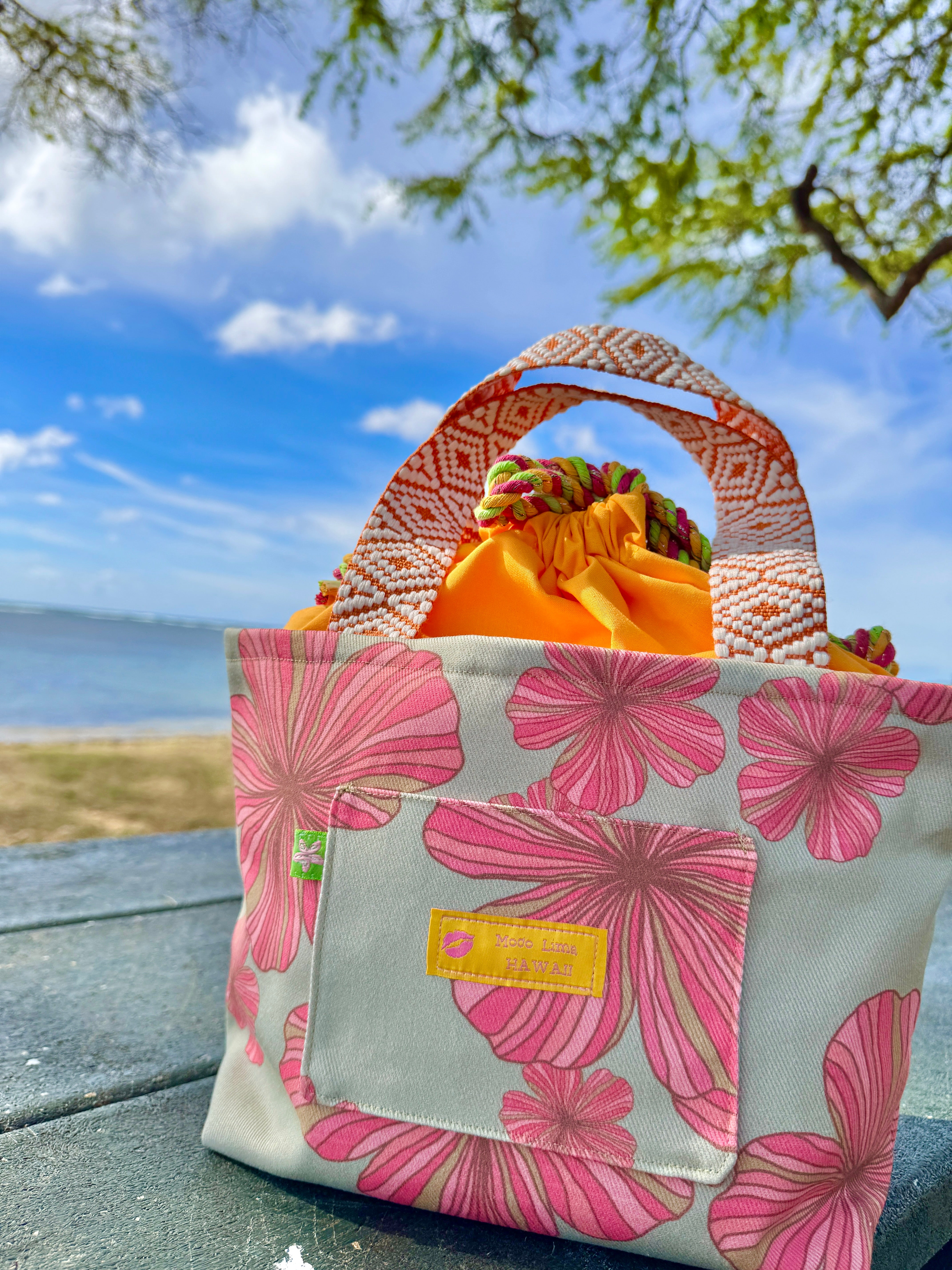 【新作送料無料】巾着トートMサイズ　ハイビスカスオレンジ