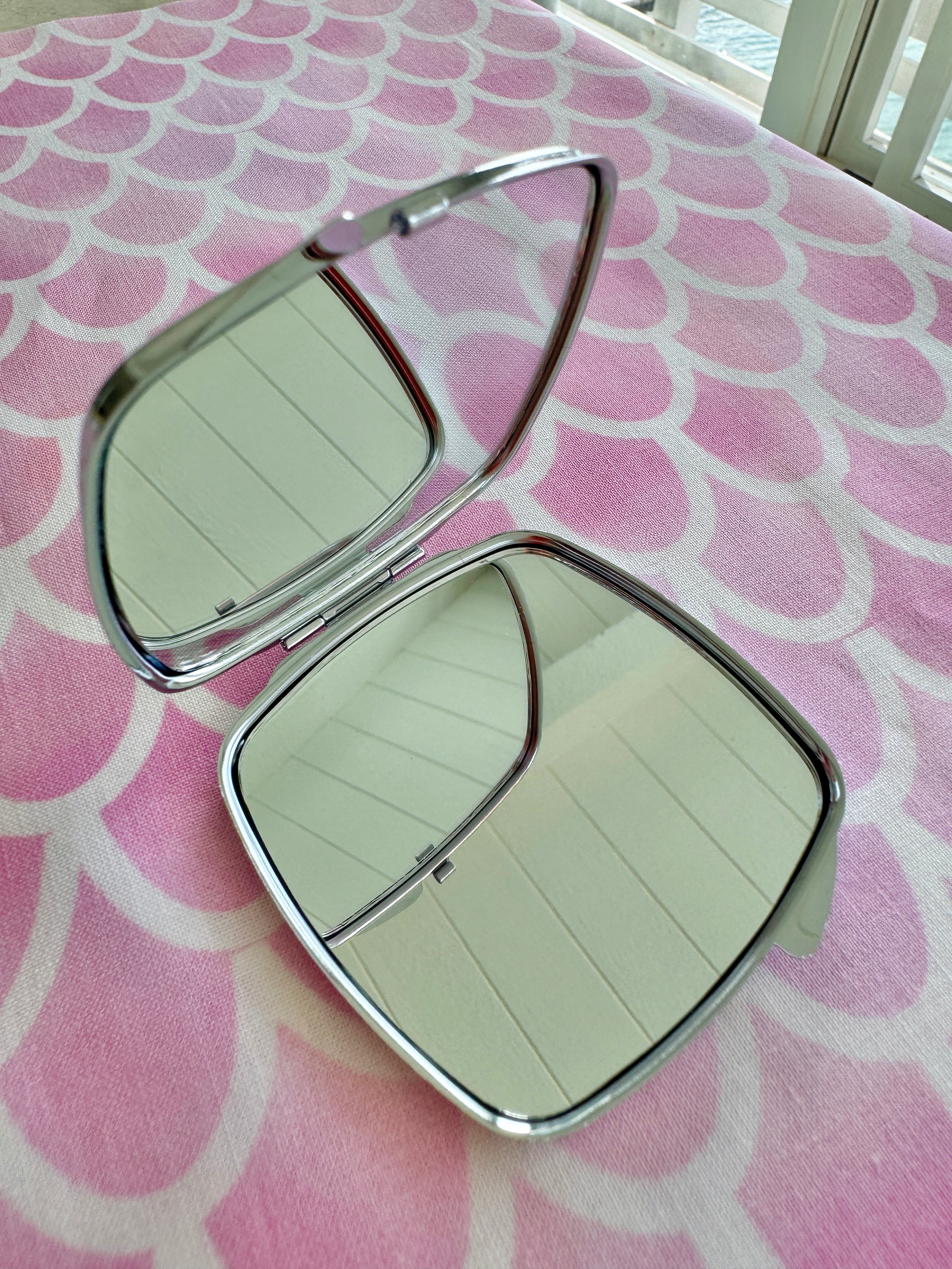 モコリマミラー/鏡